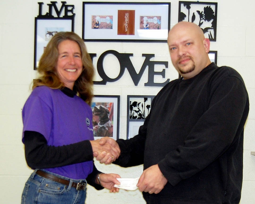 Read the full story, CCCC’s Loftis, NC Vet Tech president, presents check to CARA