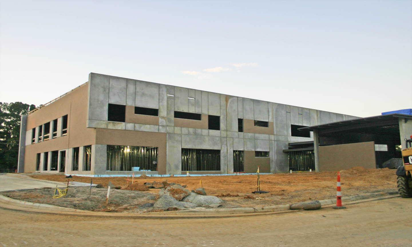 CCCC administrators, government leaders tour Health Sciences Building