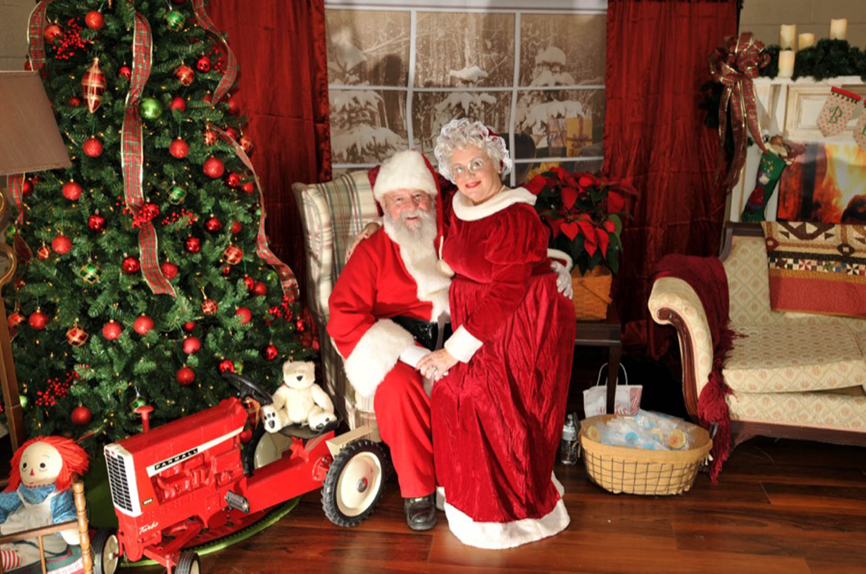 Santa invites all to CCCC Foundation's Christmas Tree Lighting in Sanford